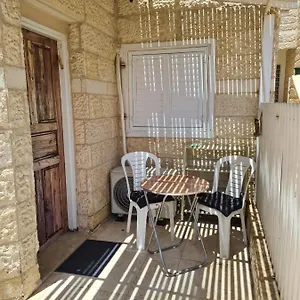 ספר כאן